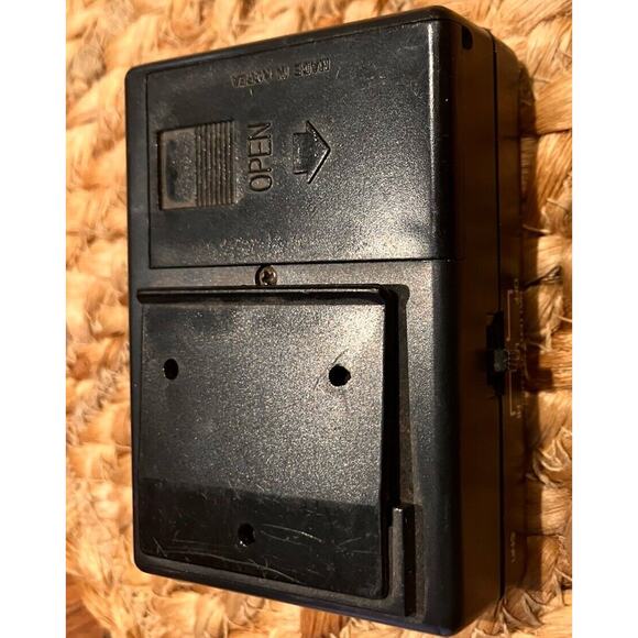 Dean Portable Bass In A Box, Practice Guitar Amp, Use With Headphones - Picture 2 of 6